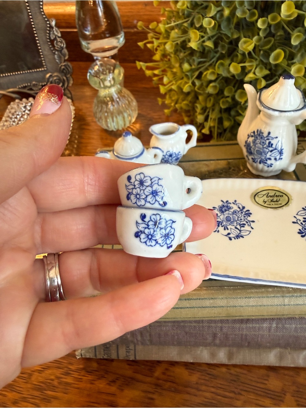 Vintage miniature White and Blue Porcelain Tea Set - Classic Floral Design - Picture 9 of 17